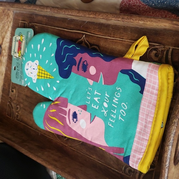 💥FREE! Blue Q Oven Mitt "Let's EAT your FEELINGS TOO." - Picture 4 of 4